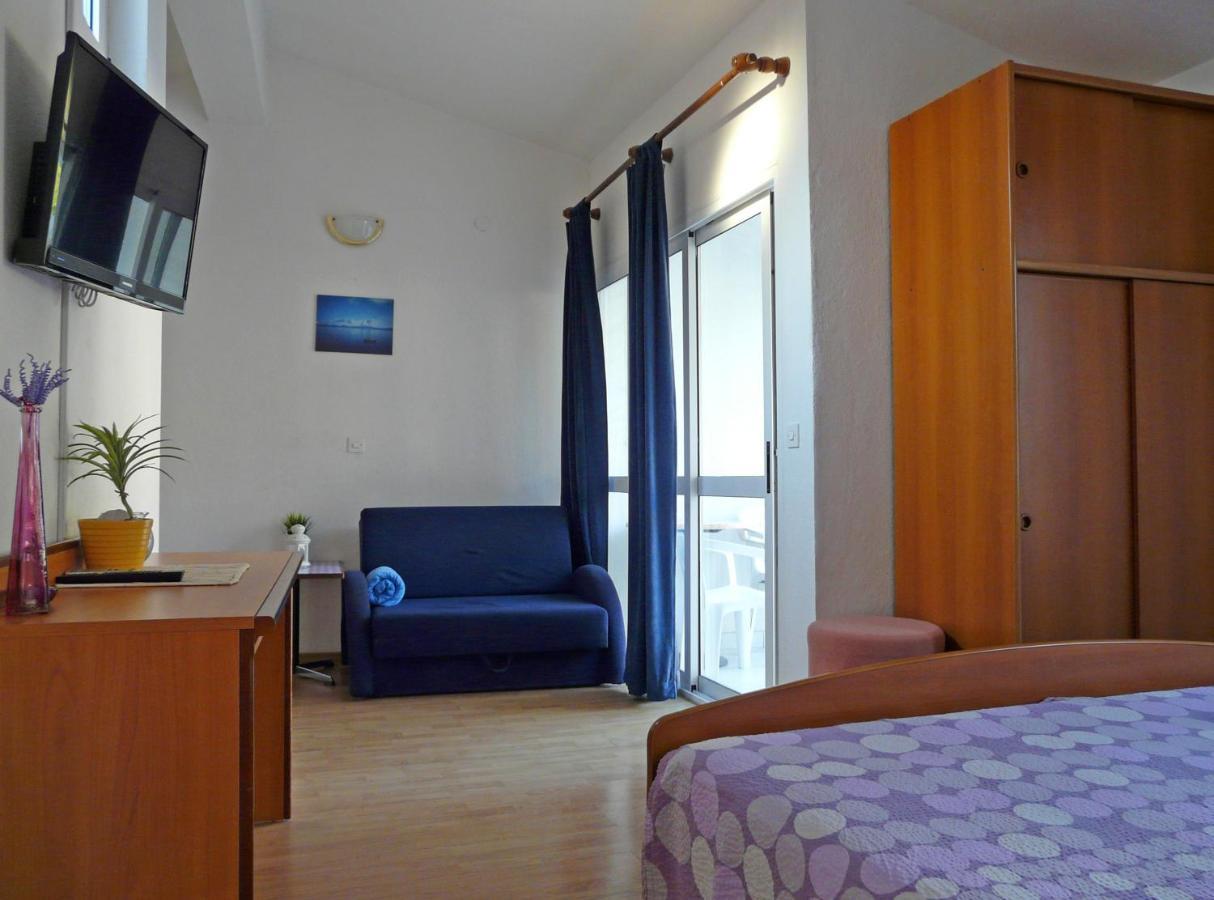 Apartments By The Sea Drvenik Donja Vala, Makarska - 6756 Exterior foto